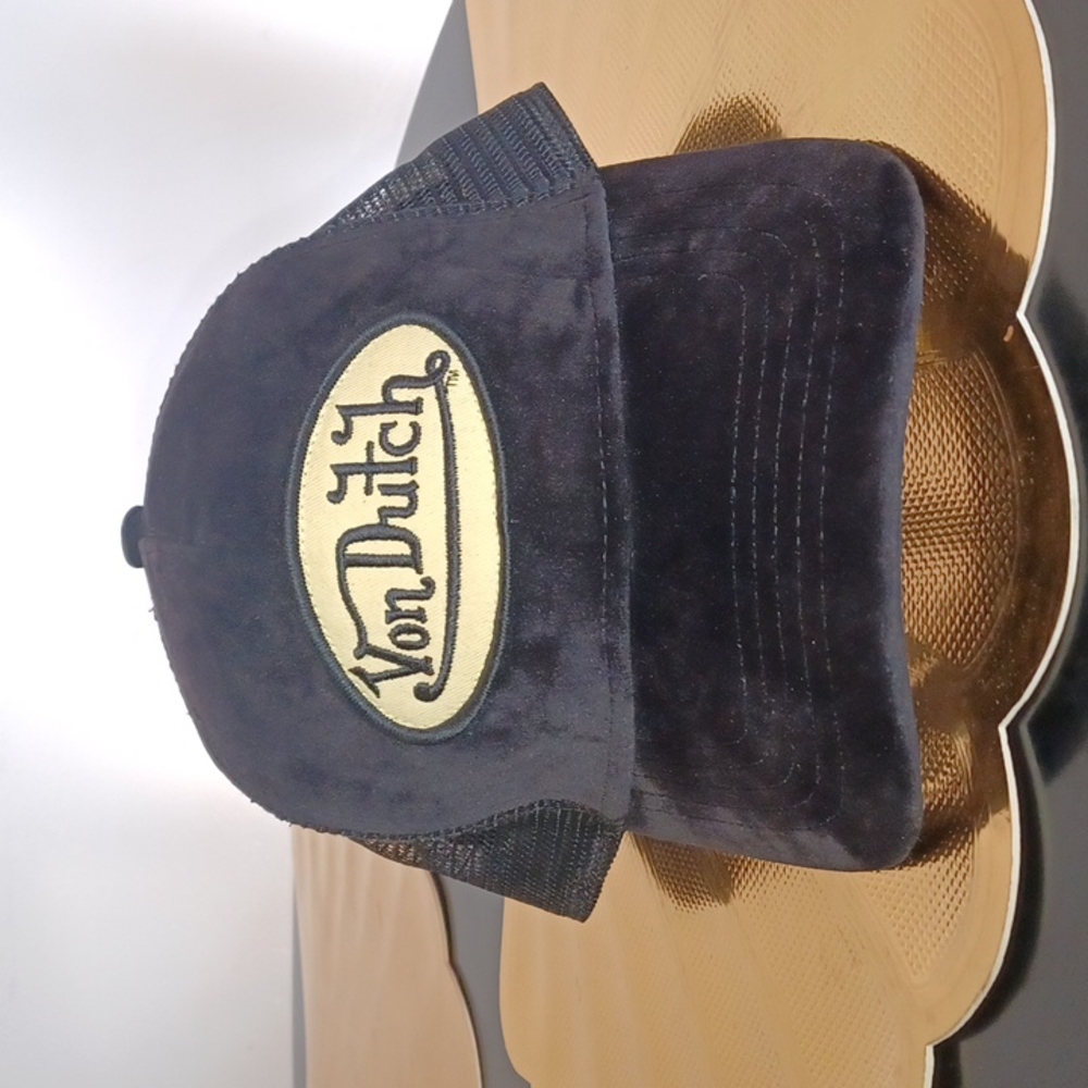 Von Dutch hat